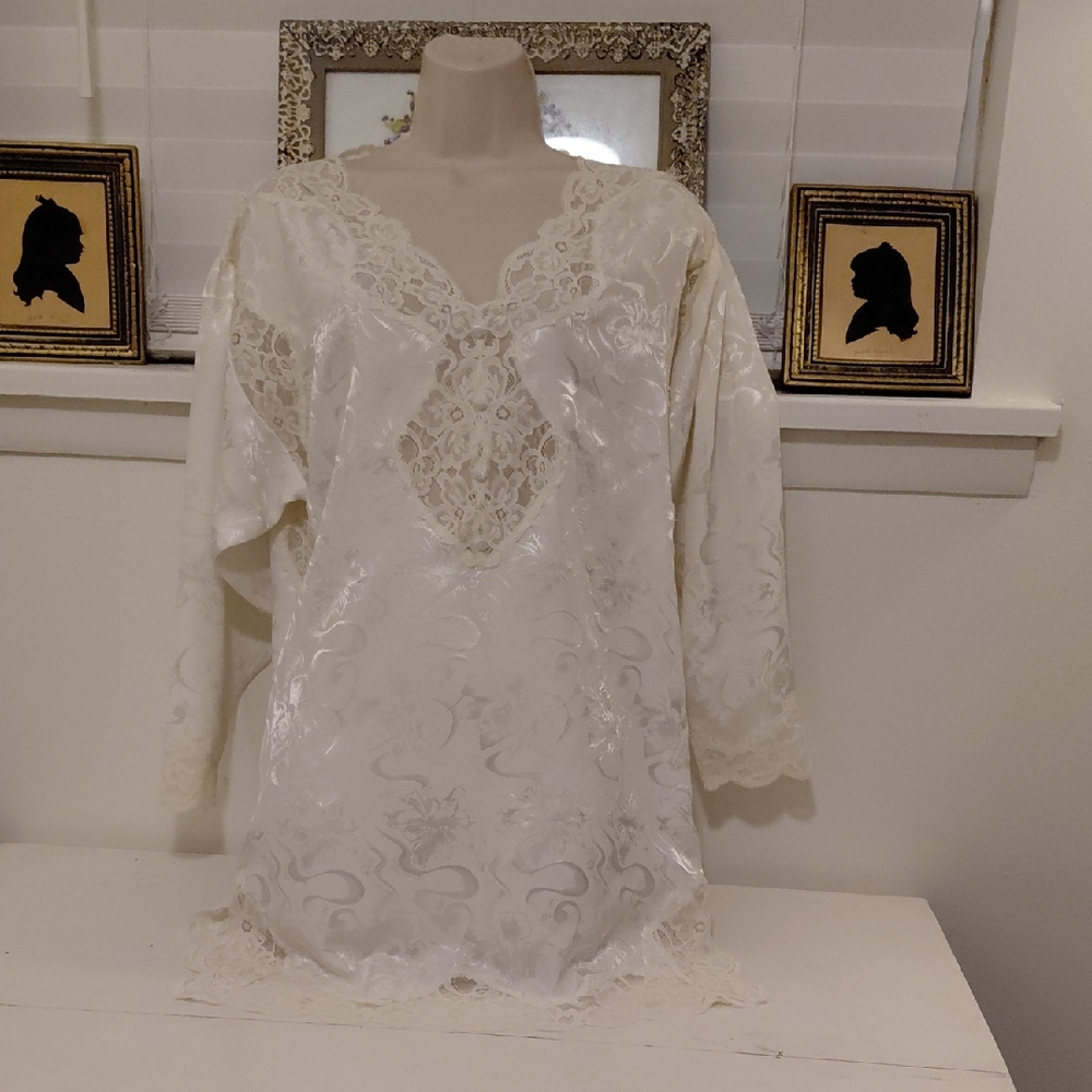 Vintage Lace Trim Ivory Jacquard Nightgown